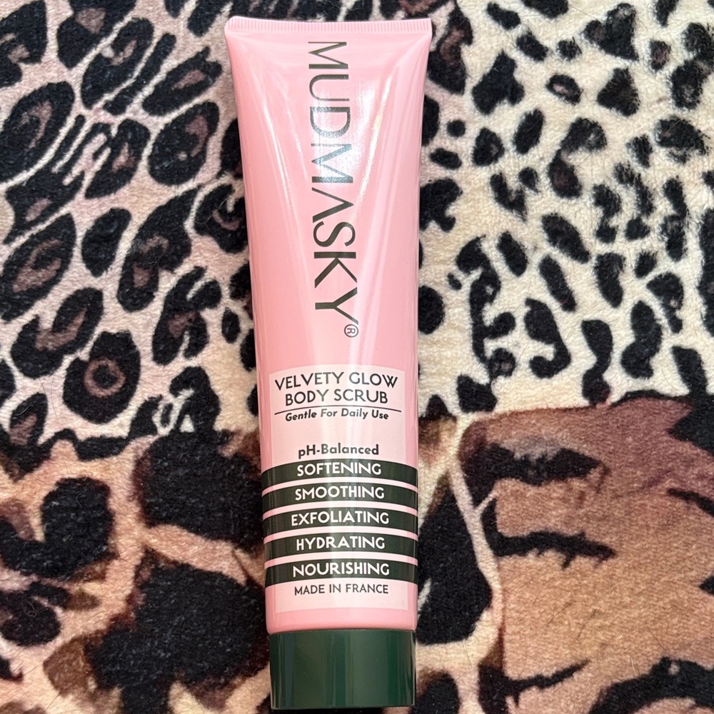 Velvety Glow Body Scrub MUDMASKY